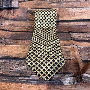Bill Blass Black Label Men's Silk Tie Navy Blue Gold Geometric Diamond Pattern